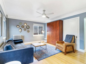 Central Downtown Studio with Vintage Charm near Train